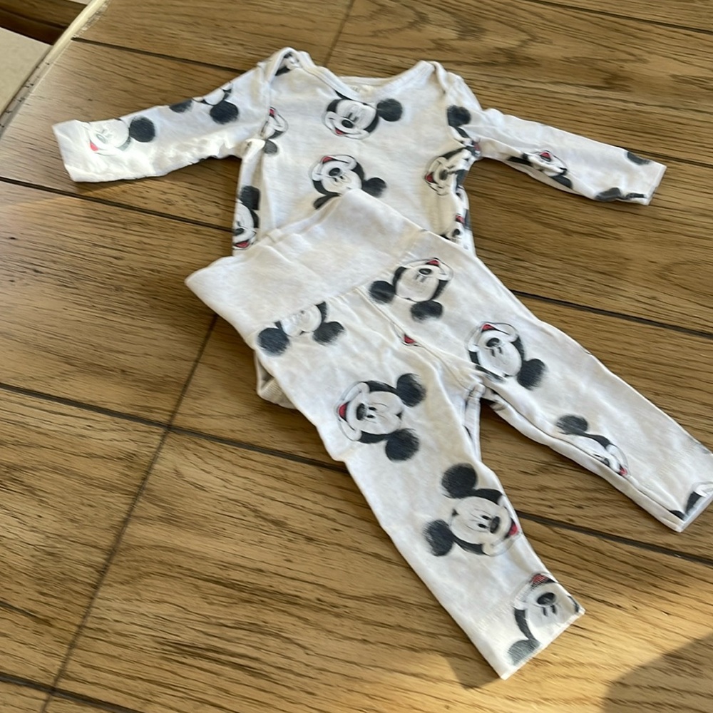 Mickey Mouse Set by H & M size 1-2 months